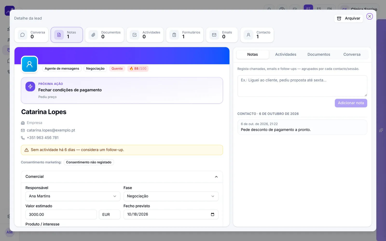 Detalhe da lead com a próxima ação sugerida e os dados comerciais